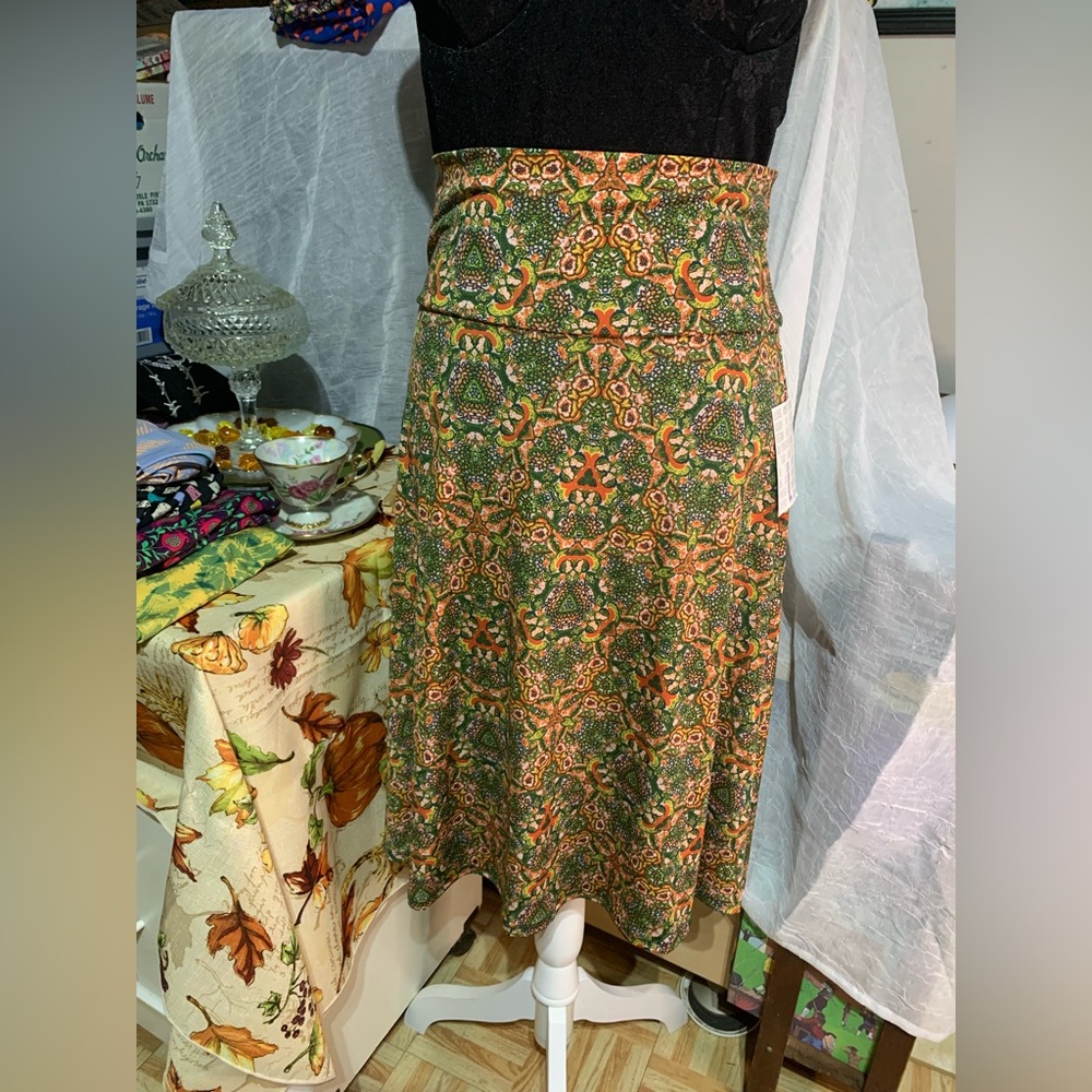 ❌SOLD🐲Lularoe Azure Green Pink Floral Skirt